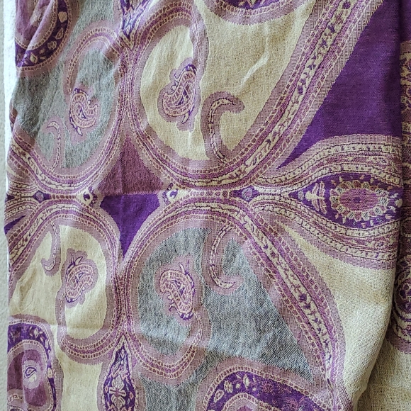 Pashmina Schawl Scarf Wrap Floral Paisley Design w Tassels Purple Beige - Picture 6 of 6